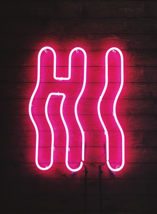 Neon sign saying hi